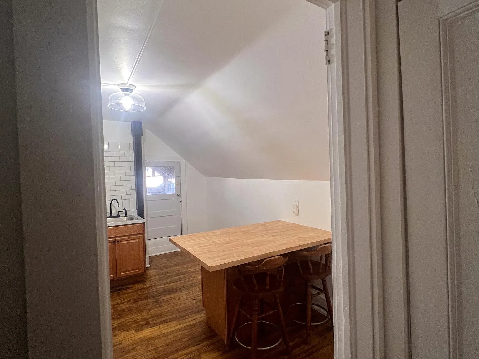 2 bed, 800 sqft, $1,300 — Photo 4
