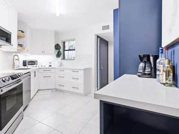 5800 Camino Del Sol Apt 106, Boca Raton, FL 33433