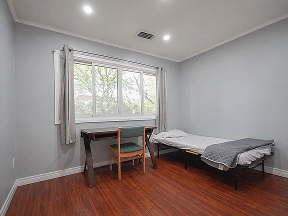 5th image of 121 University Ave E #64
