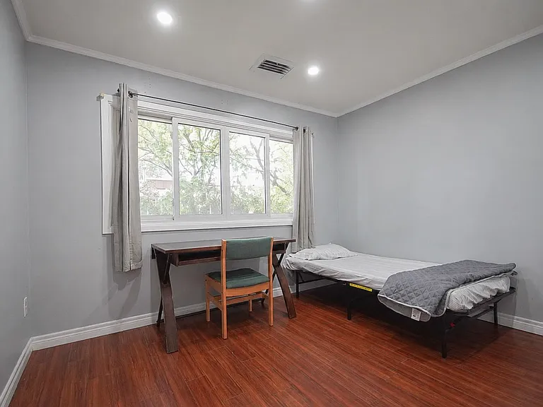 121 University Ave E #64 — Photo 5