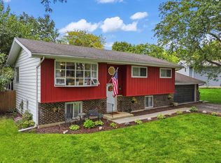 480 Charles Ct, South Elgin, IL 60177