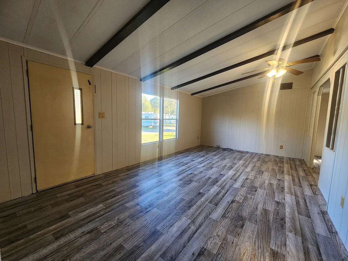 Building Photo - 610 SE 128th Ave