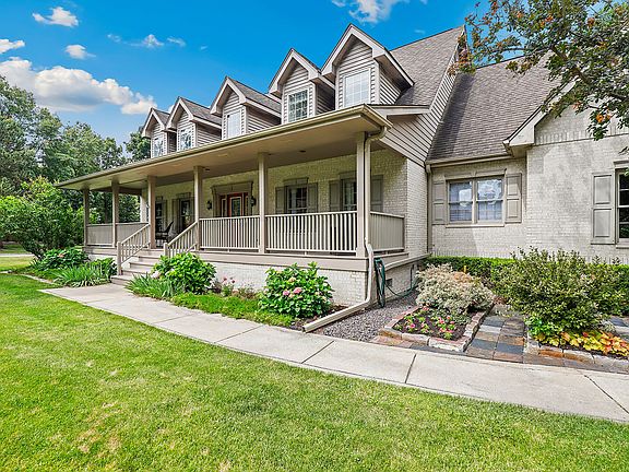 3rd image of 3048 Brampton Ln