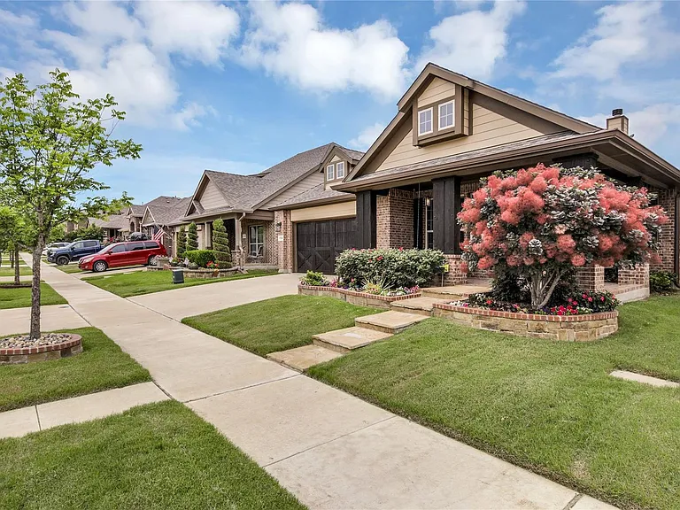 1708 Cole Ln — Photo 1