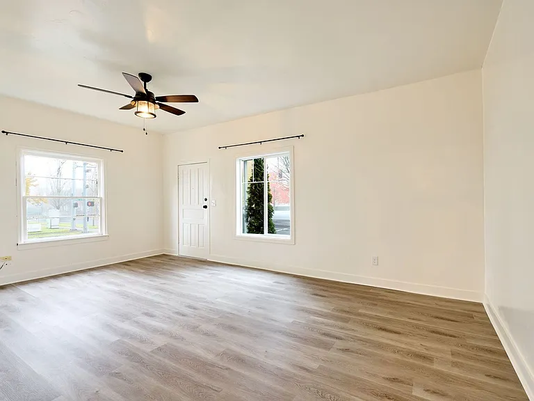1204 Commercial St NE — Photo 39