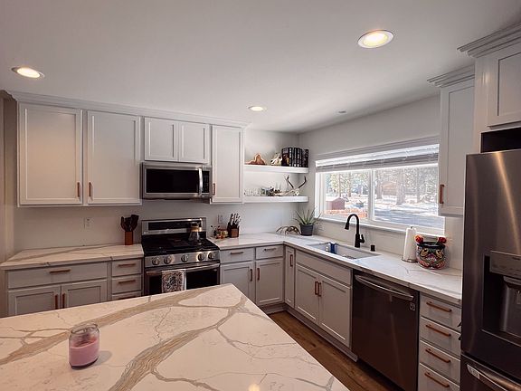 5th image of 1773 Arrowhead Ave