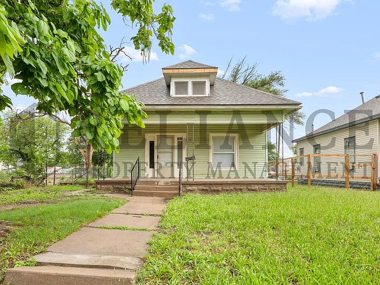 1405 S Ida St — Photo 1