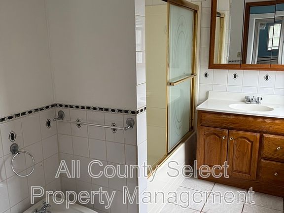 4th image of 16 Mount Vernon St #1