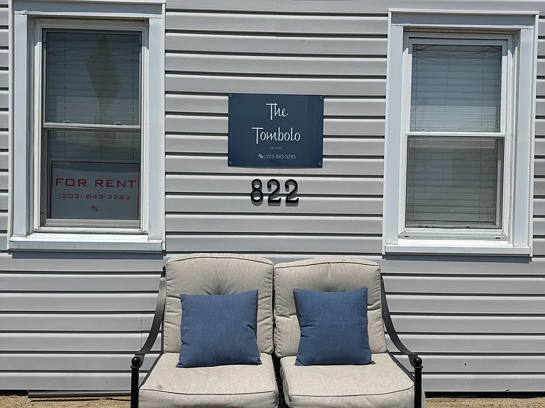 E Broadway — Photo 15