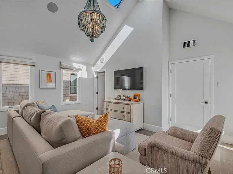 317 E Bay Front — Photo 38