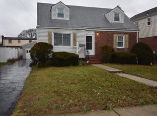 2134 Maple St, Wantagh, NY 11793