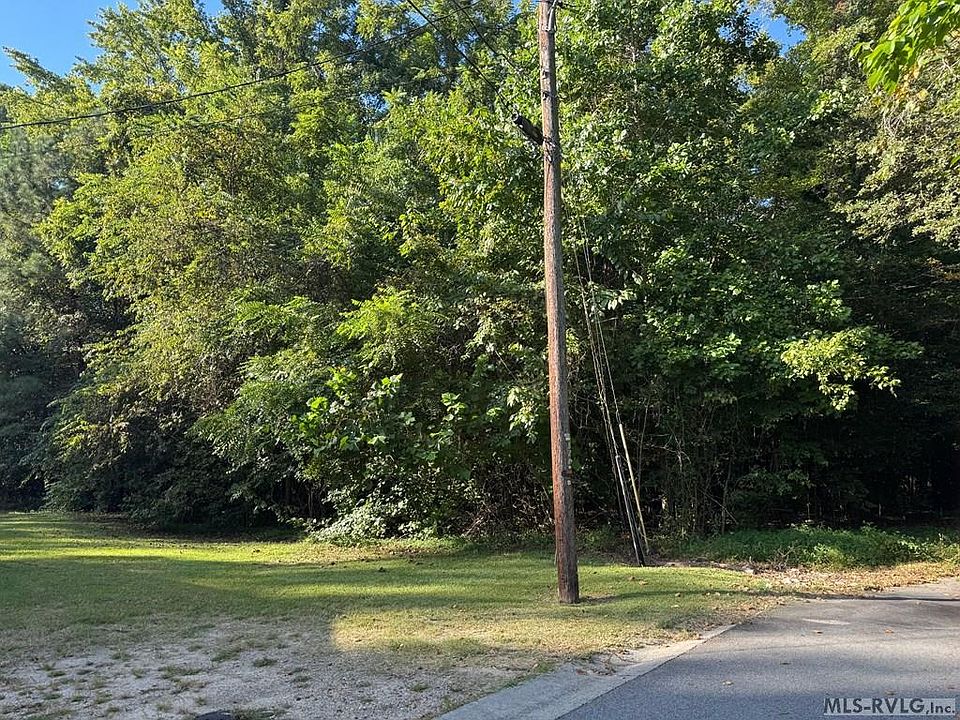 2nd image of 703 Andrew St