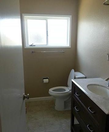 5th image of 1232 E Grovecenter St