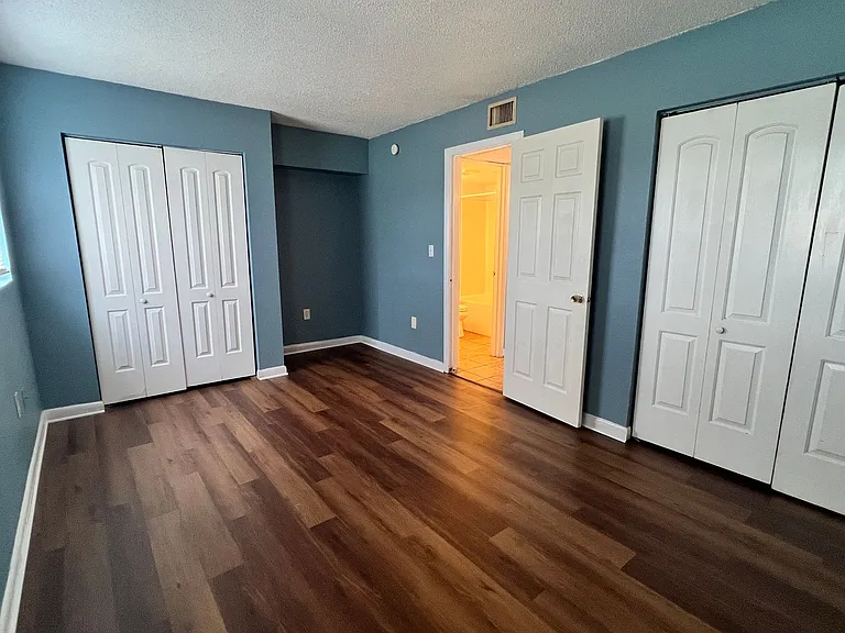 1030 W Walnut St — Photo 20