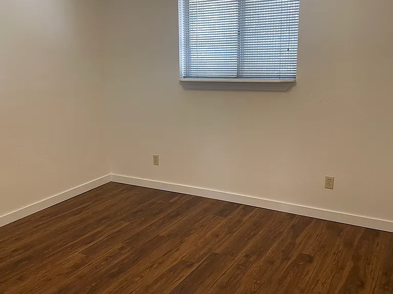 2234 W Vista Ave #10 — Photo 5