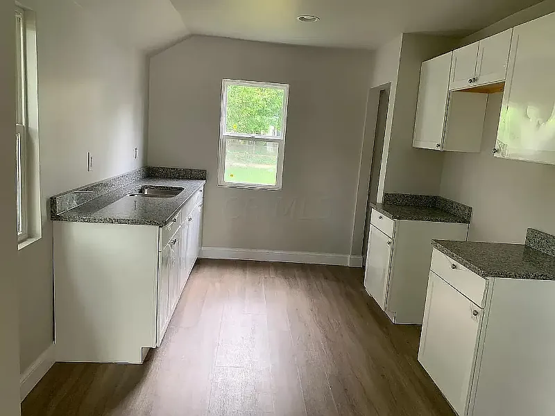2 Bedroom Available Immiediately — Photo 3