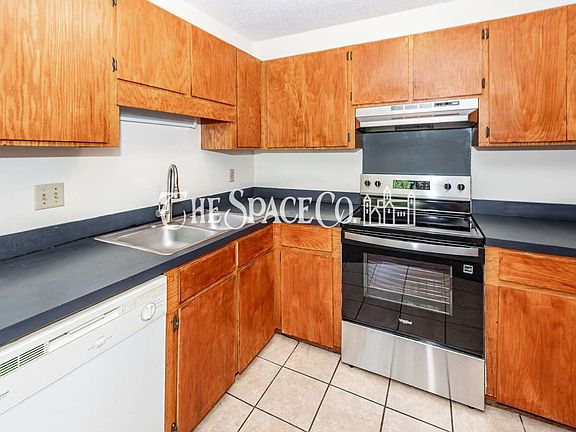 4th image of 2020 Coldspring Dr #F