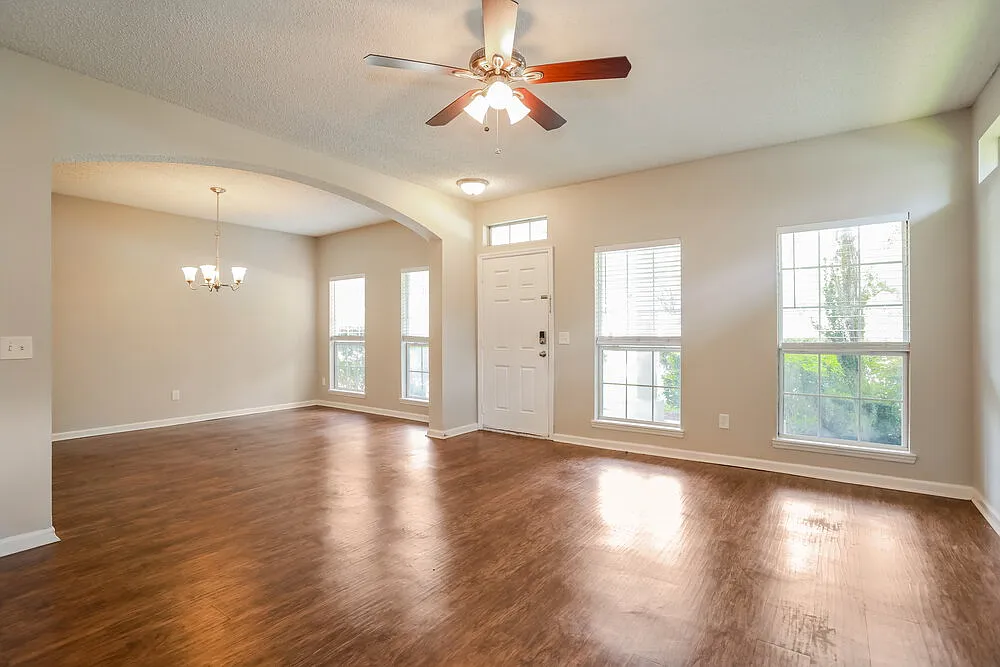 3 bed, 2.0 bath, 1485 sqft, $2,030 — Photo 4