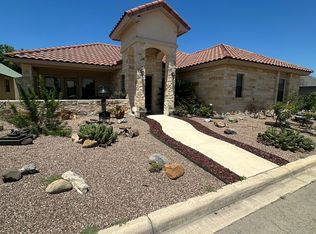 15 Leona Hts, Uvalde, TX 78801