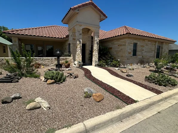 15 Leona Hts, Uvalde, TX 78801
