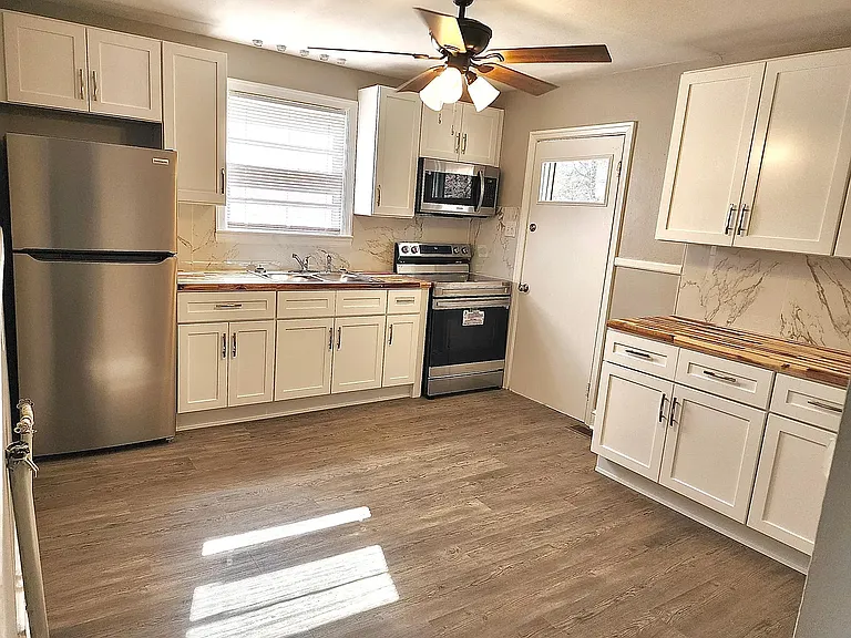 121 Big Jane St — Photo 4