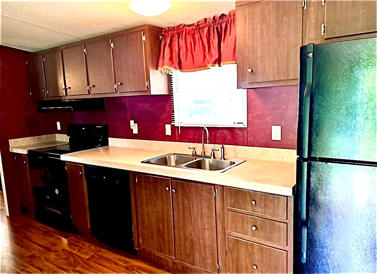 3 bed, 1216 sqft, $1,100 — Photo 2