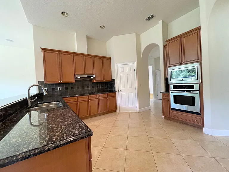 1349 Whitney Isles Dr — Photo 12