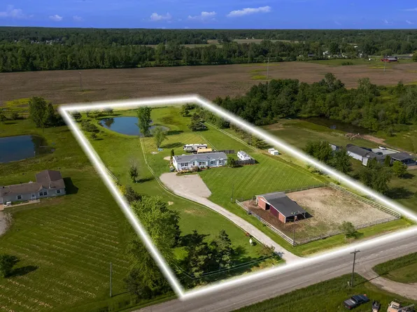 5618 Dove Rd, Kimball, MI 48074
