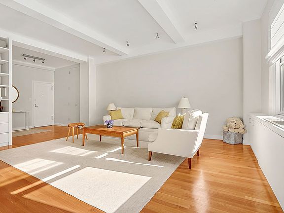 2nd image of 16 W 77th St Unit 4D