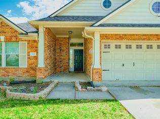 1527 Country Club Cove Dr, Baytown, TX 77521