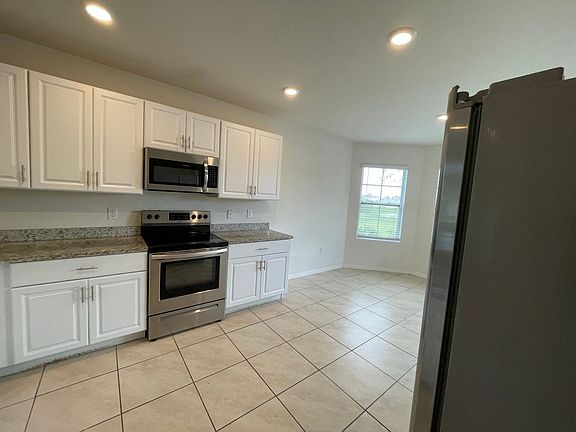 4th image of 859 Guadalupe Dr