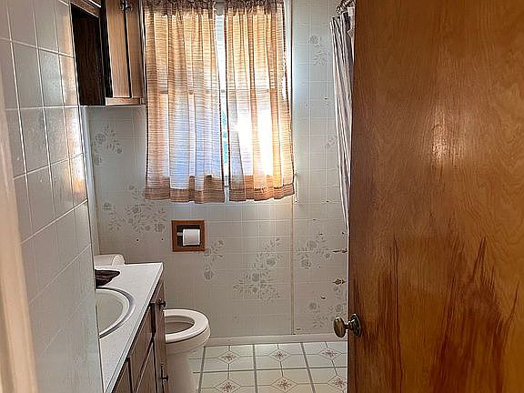 Full bathroom