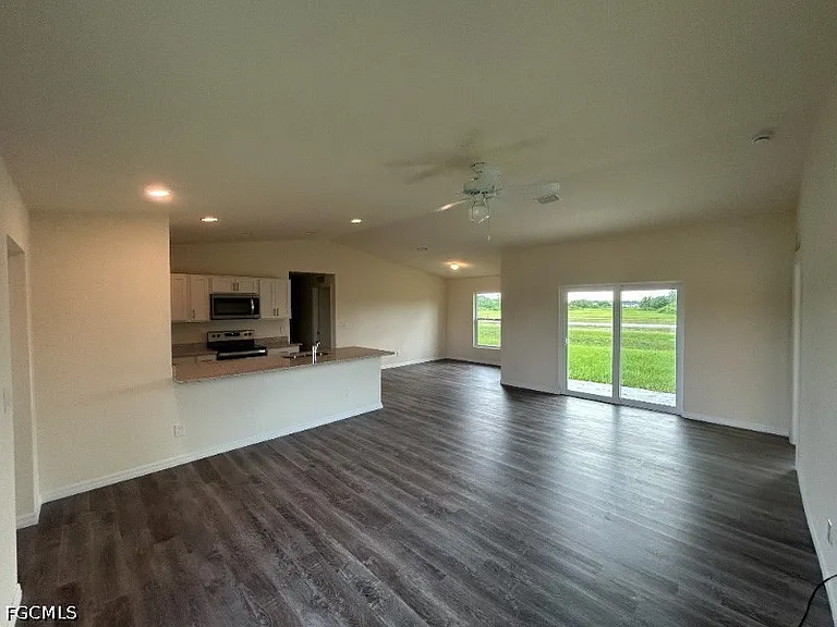9004 Lamkin Ct — Photo 2