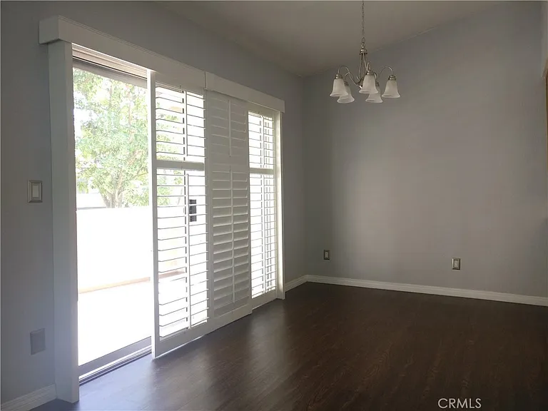 180 Greenmoor — Photo 4