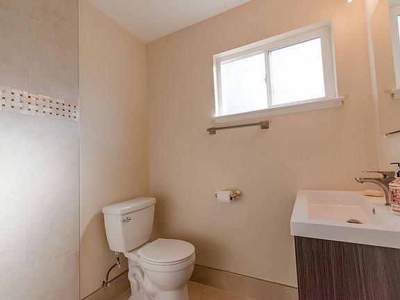 4th image of 169 Howes Dr #A