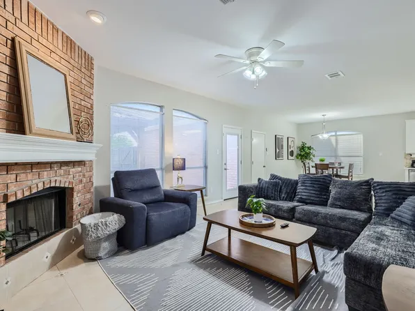 2520 Leicester Ct, Carrollton, TX 75006
