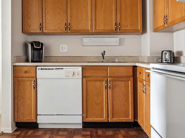 Lincoln Tower Apartments — Photo 6