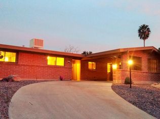2201 S Torrey Pines Cir, Tucson, AZ 85710