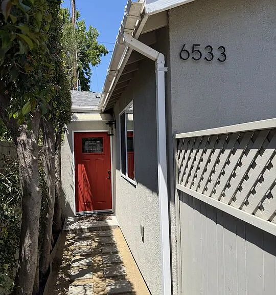 6533 Costello Ave — Photo 2