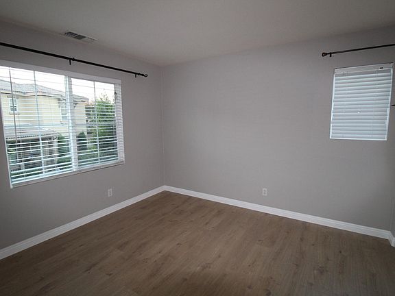 2nd image of 502 N Placer Privado