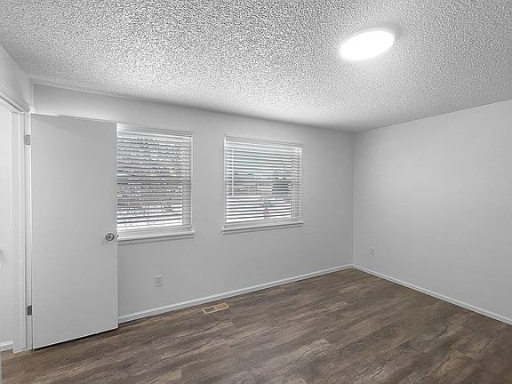 4th image of 512 Peterson St