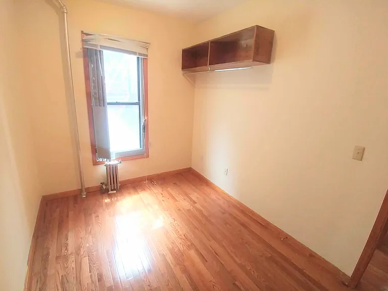 58 Henry St #6 — Photo 4