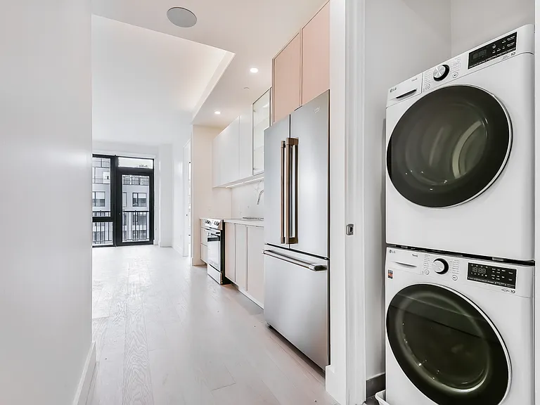 218 Front St #1600 — Photo 5