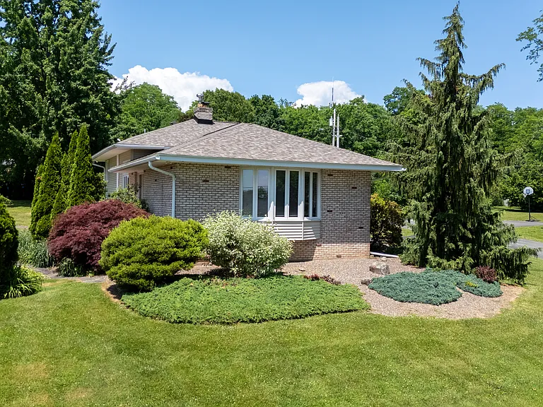 111 Woodland Ave — Photo 4