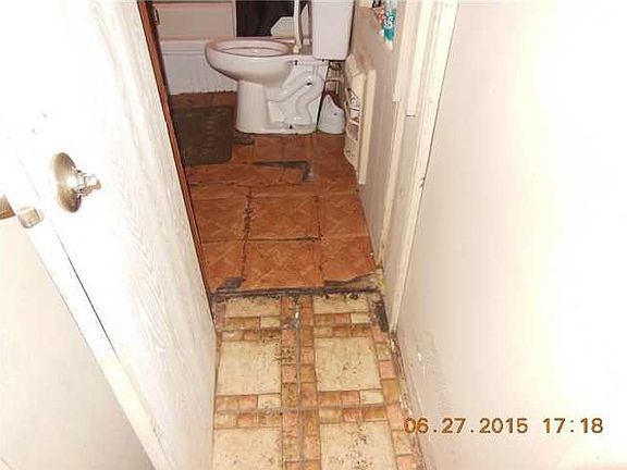 4th image of 36 Loraine Dr