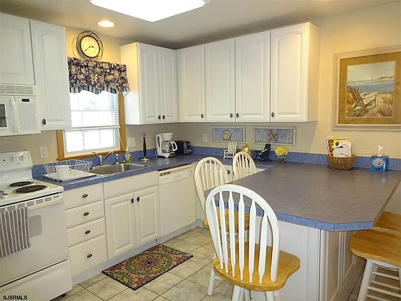 5th image of 604 12th St #1