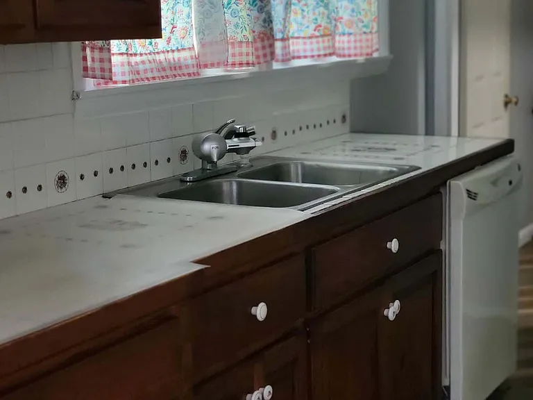 110 Hawthorne Ln — Photo 35