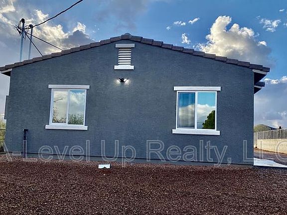 2nd image of 1310 S San Jacinto Dr #1