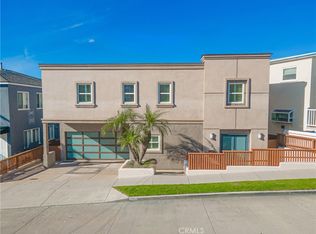 1077 10th St, Hermosa Beach, CA 90254