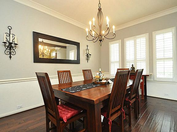 4th image of 810 Hollington Way